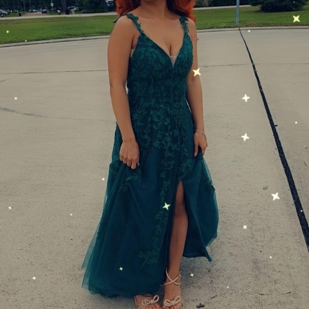 Elegant Green Lace Evening Dress
